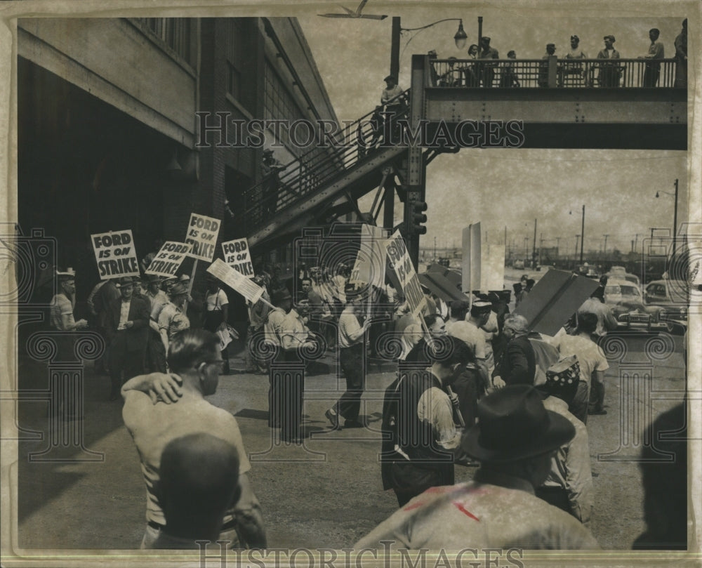 1949 People Strike Placards Rouge Picket - Historic Images