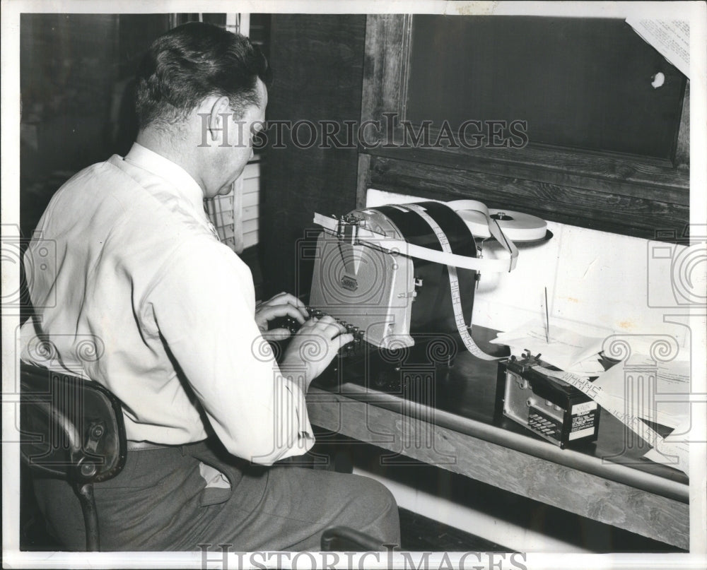 1952 Operator Newsroom Telesign Clark - Historic Images