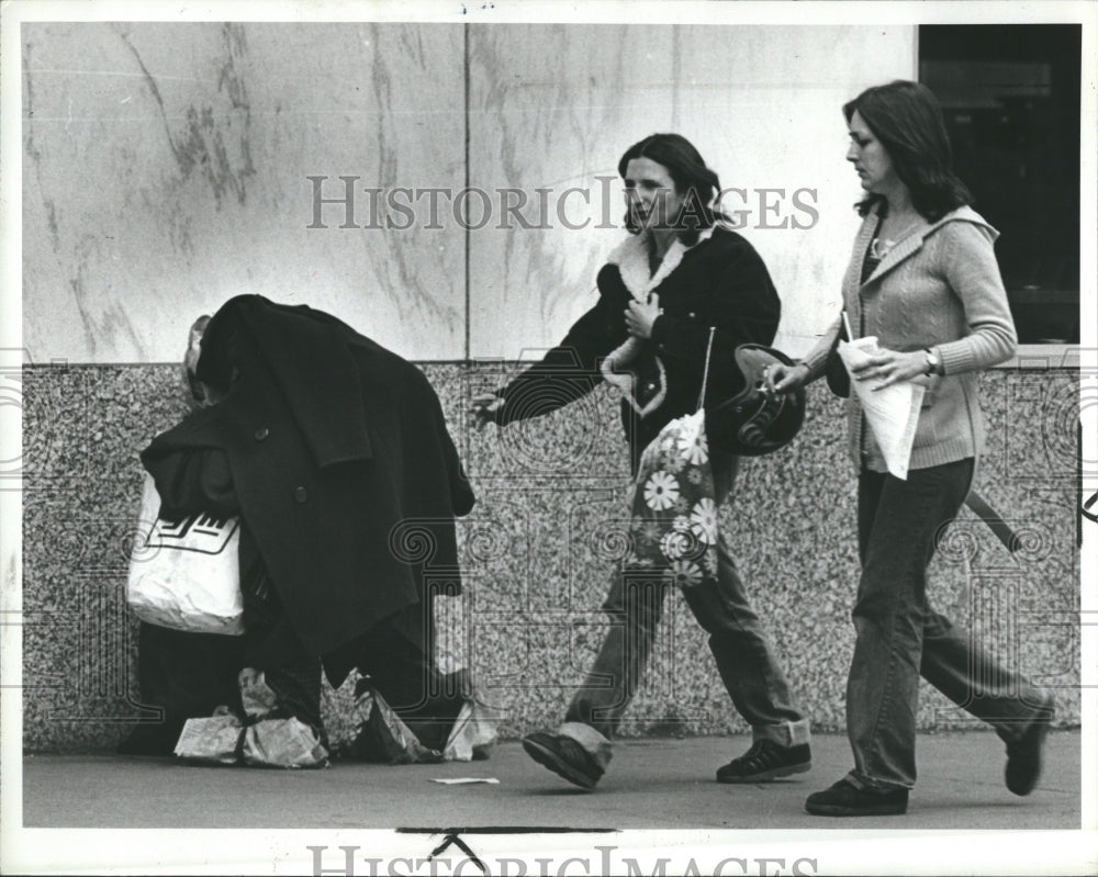 1980 Bag Lady Old People Detroit Music - Historic Images