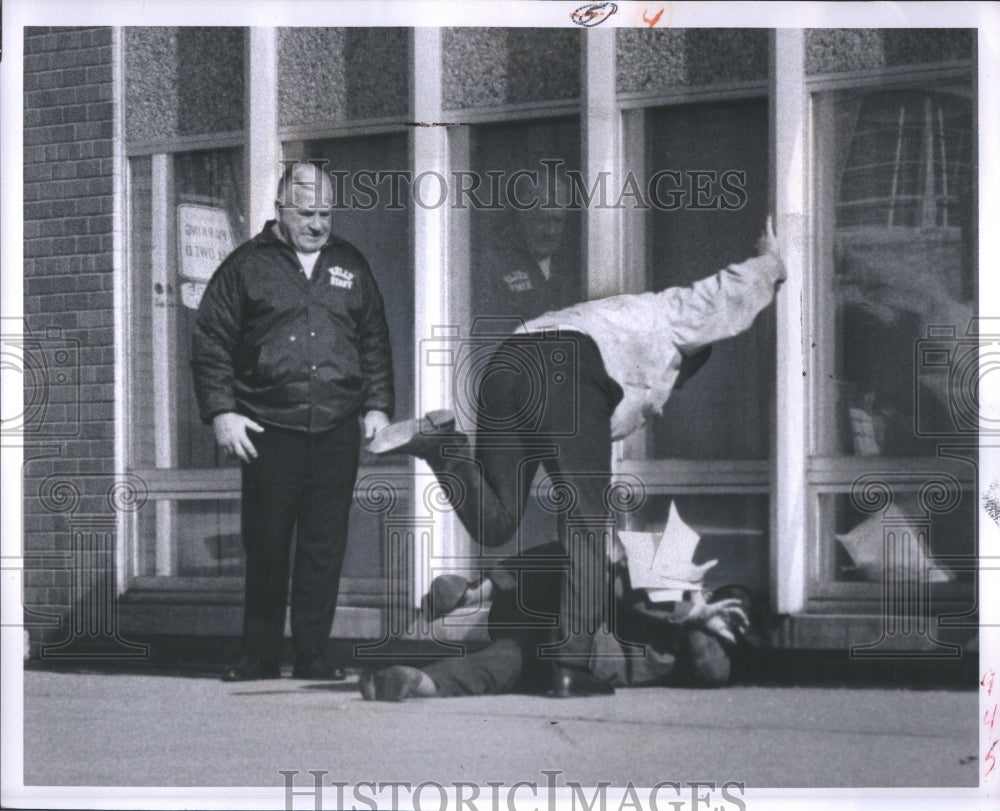 1968 Bernard Jacobus Teamater Beating Home - Historic Images