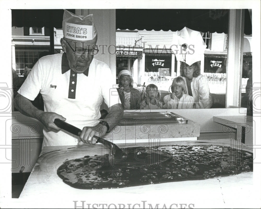 1986 Harry Ryba Chef Food Children - Historic Images