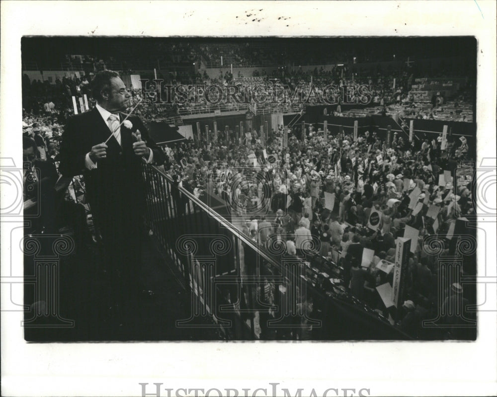 1980 Conductor Manny Overlooks Delegates - Historic Images