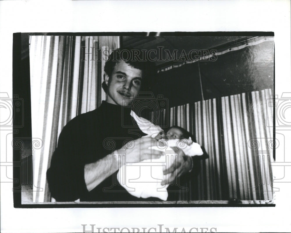 Press Photo Man Holding Baby - Historic Images