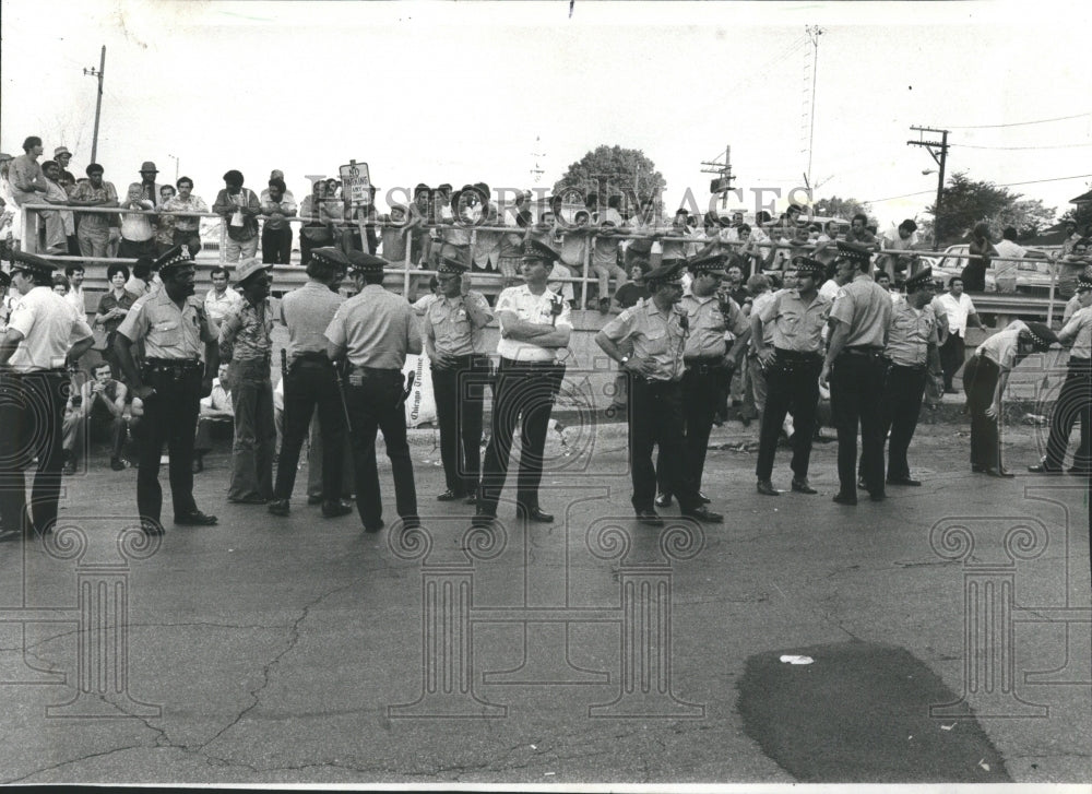 1977 Wildcat Strike Under Heavy-Police Eyes - Historic Images