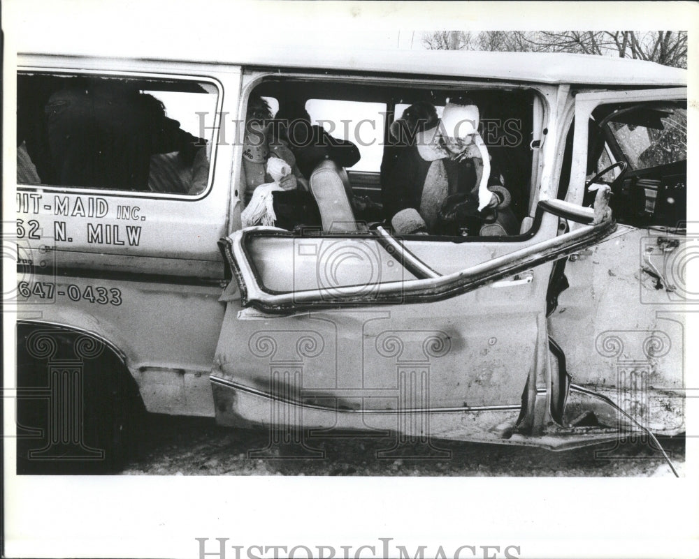 1983 Van Accident Chicago - Historic Images