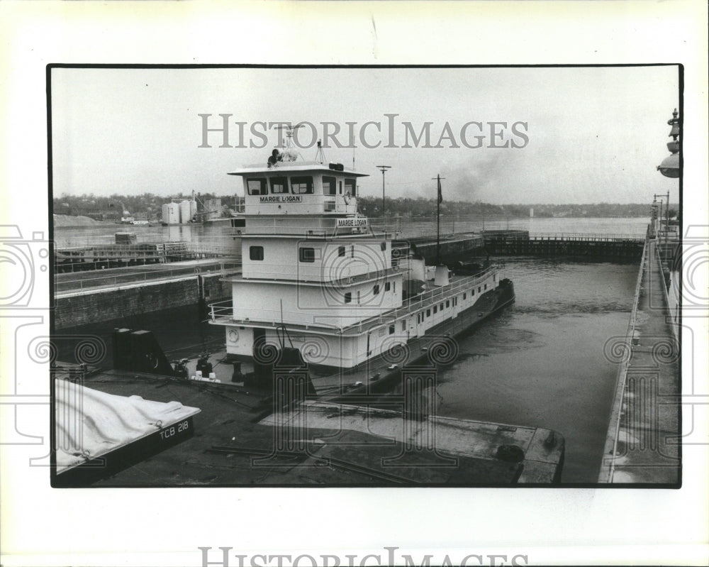 1983 Tow Boat Barge Mississippi Locks - Historic Images