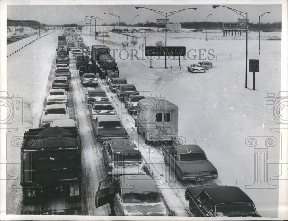 1965 Press Photo Traffic - Historic Images
