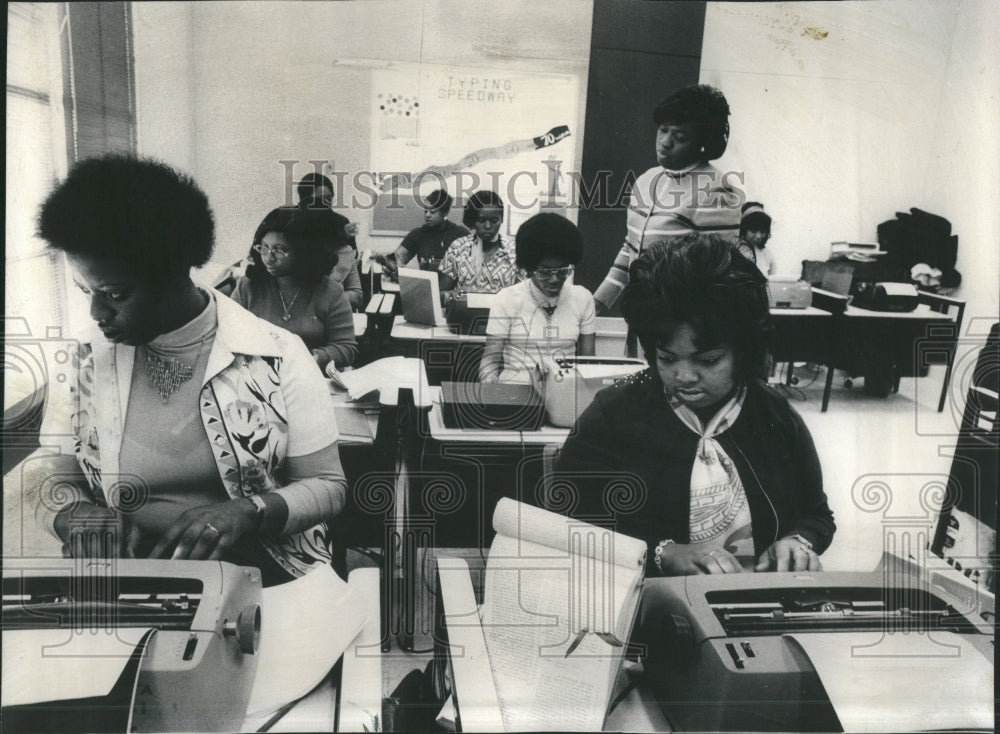 1975 Press Photo Dawson Skill Center S.Srate Students - Historic Images