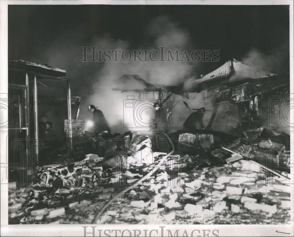 1963 Press Photo Firemen Deimitris Restaurant Lounge - Historic Images