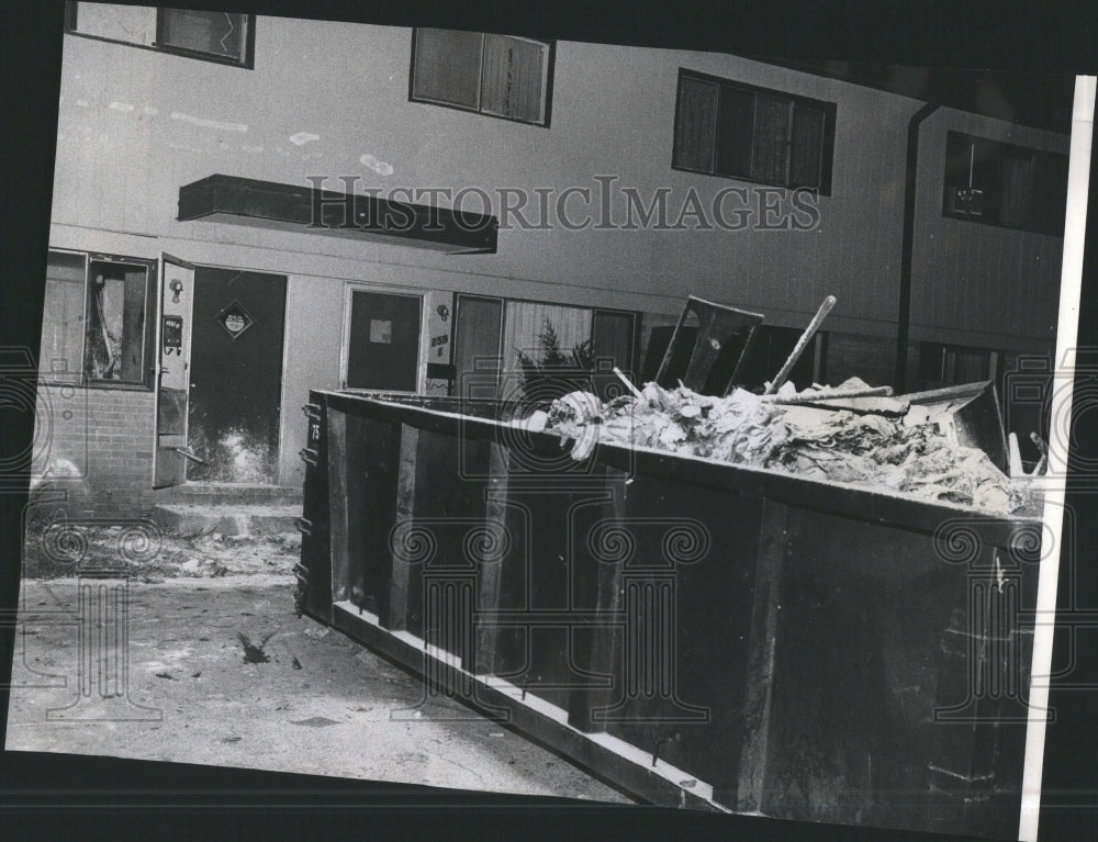 1974 Town House Apartment Des Plaines Clean - Historic Images