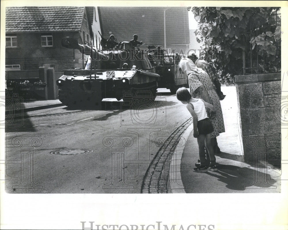 1982 Germany Citizens Crane - Historic Images