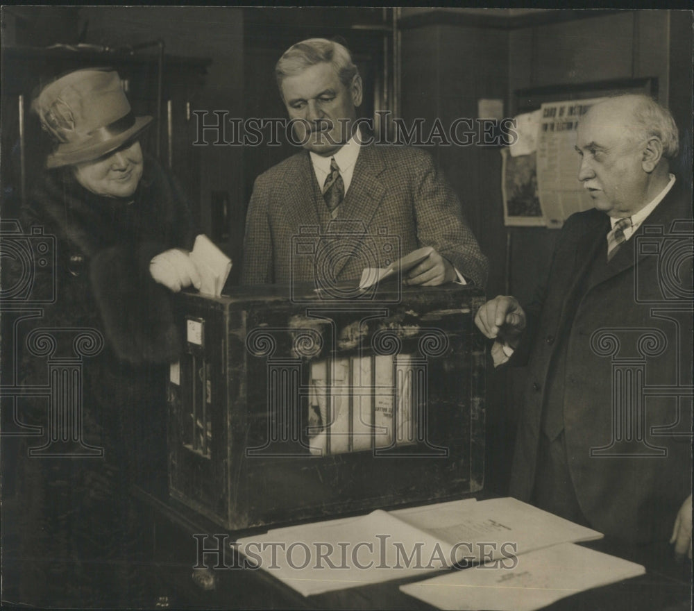 1987 Dever Hennes Election Box Judge - Historic Images