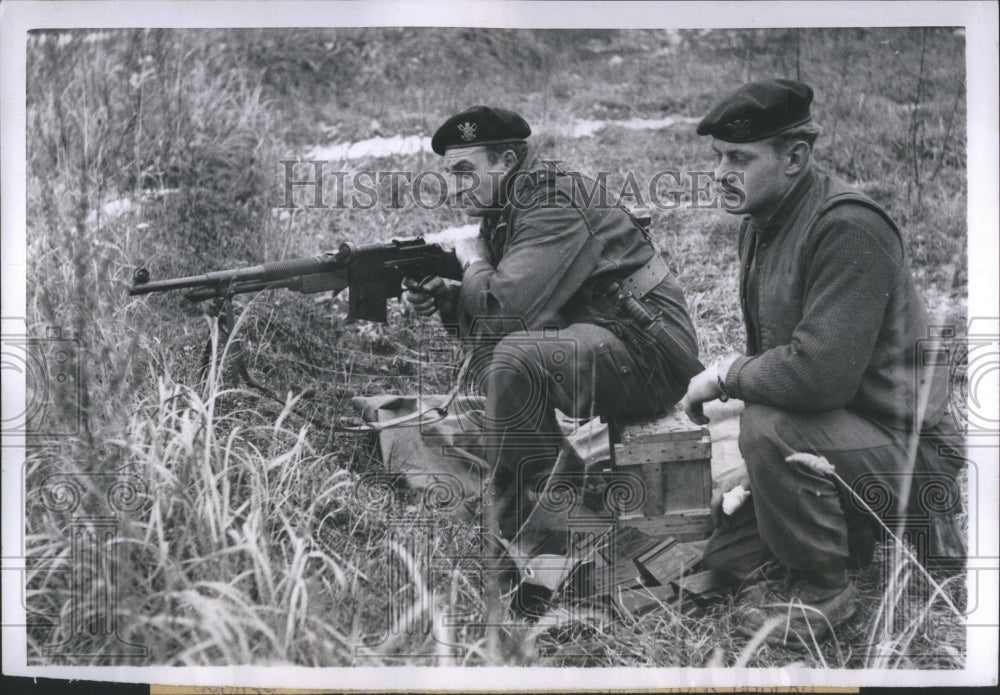 1952 Automatic Rifle - Historic Images