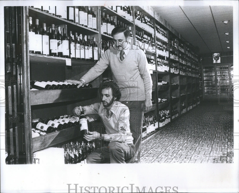1976 Wine  - Historic Images