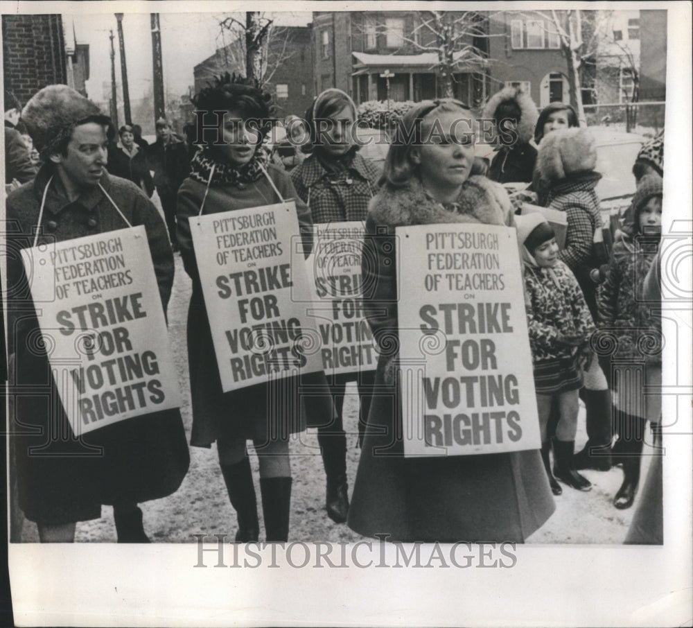 1968 Striking Pittsburgh teachers picket - Historic Images