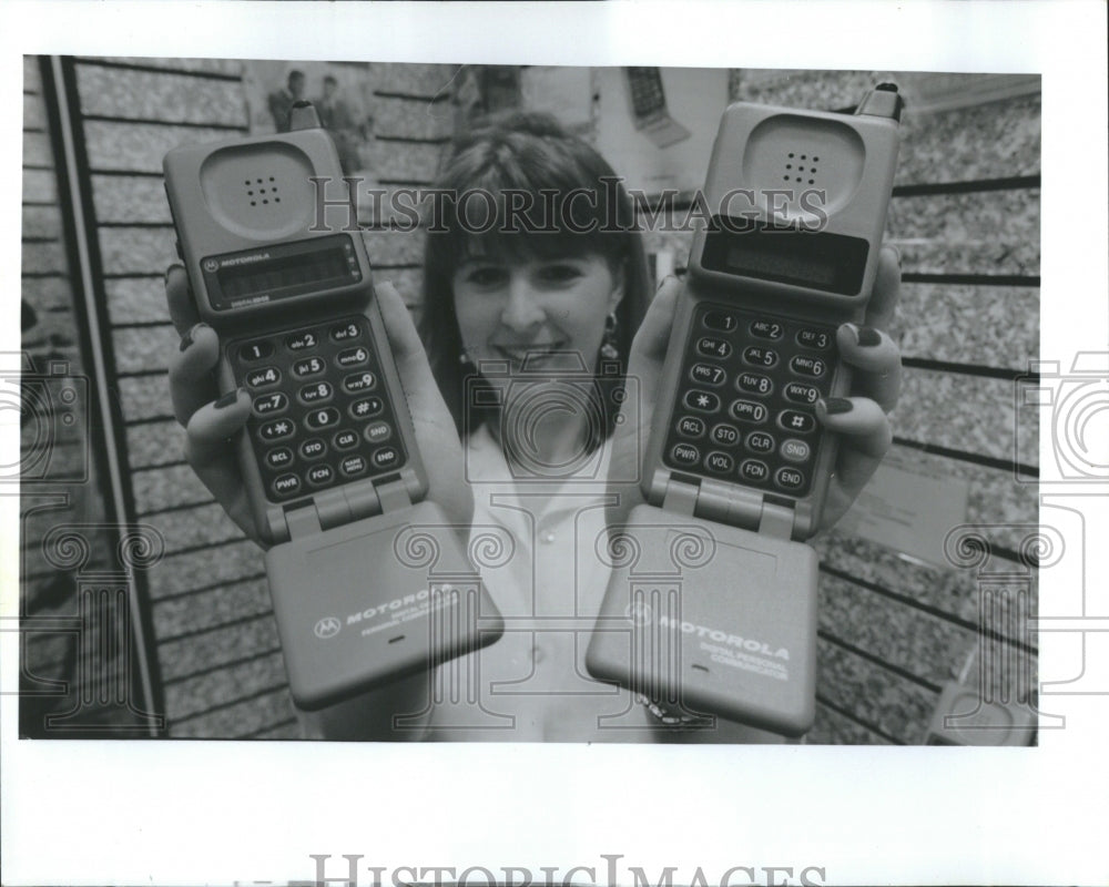1994 New digital and analog phone services - Historic Images