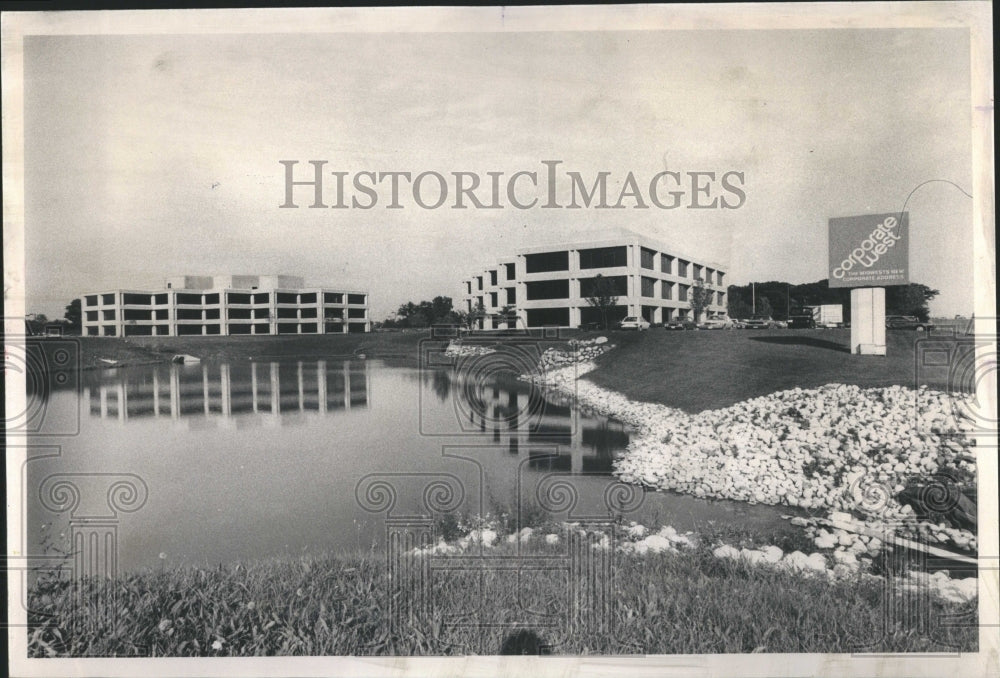 1980 Chicago Suburban Sprawl Sheraton Lake - Historic Images