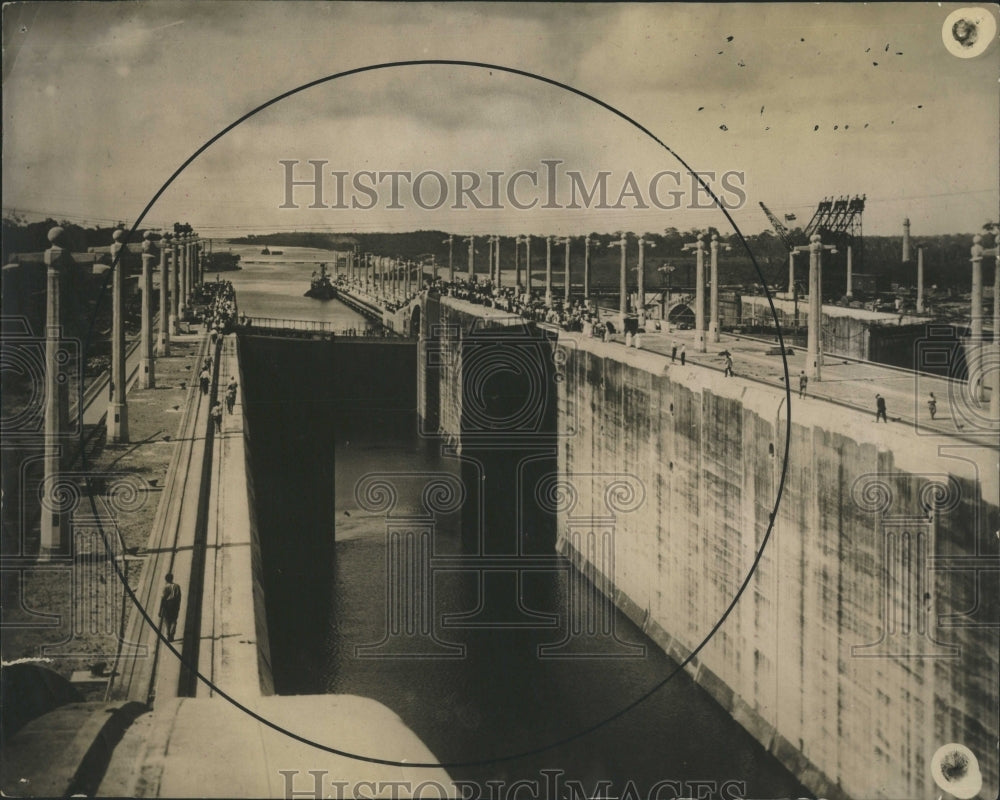 1939 Lower Gates Opened In Canal - Historic Images