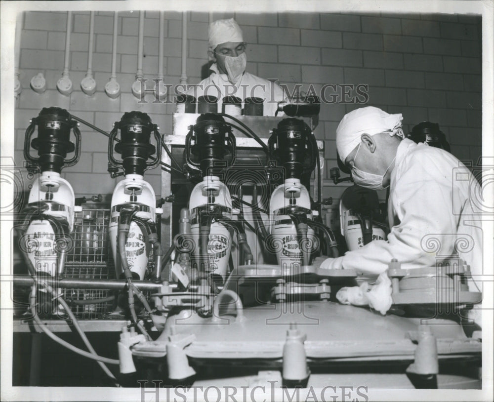 1953 Press Photo Armour Research Plant Workers Machine - Historic Images