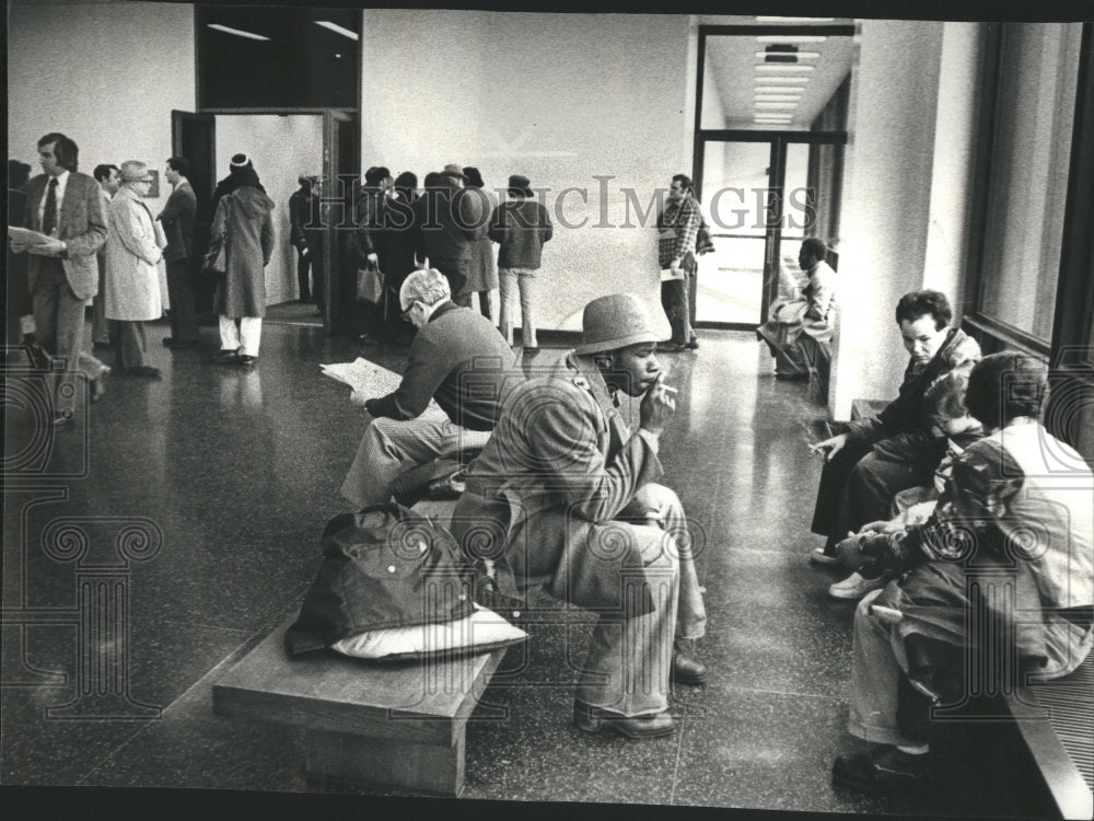 1978 Evicted Tenants Wait Outside Courtroom - Historic Images