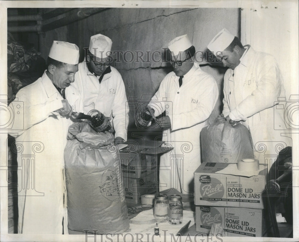 1959 Press Photo Food Drug Cranberries Cancer  FDA - Historic Images