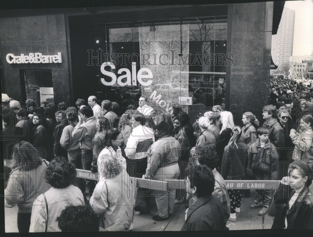 1990 Crate &amp; Barrel Moving Sale - Historic Images