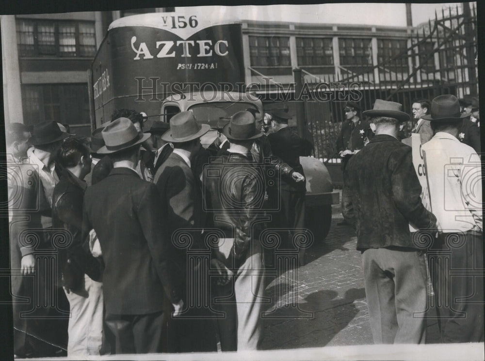 1945 Press Photo Crane Company Strike Picketers Riot - RRR89101 - Historic Images