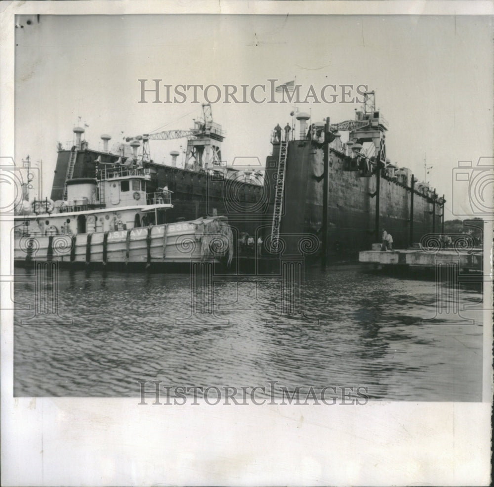 1958 Press Photo Drydock for Atom Subs - Historic Images