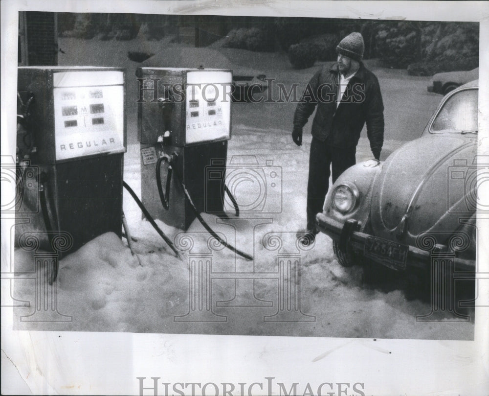 1977 Rick Kenaan Pumps Gas In Michigan - Historic Images