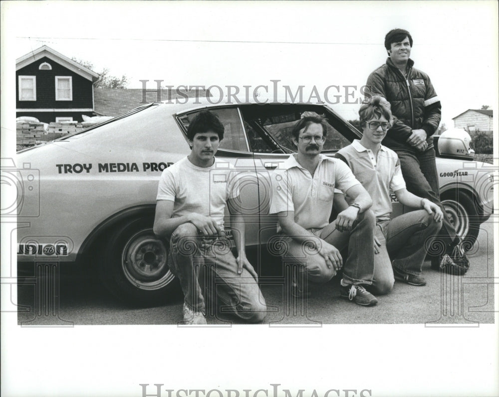 1983 Auto Race Gary Witzenburg and his crew - Historic Images