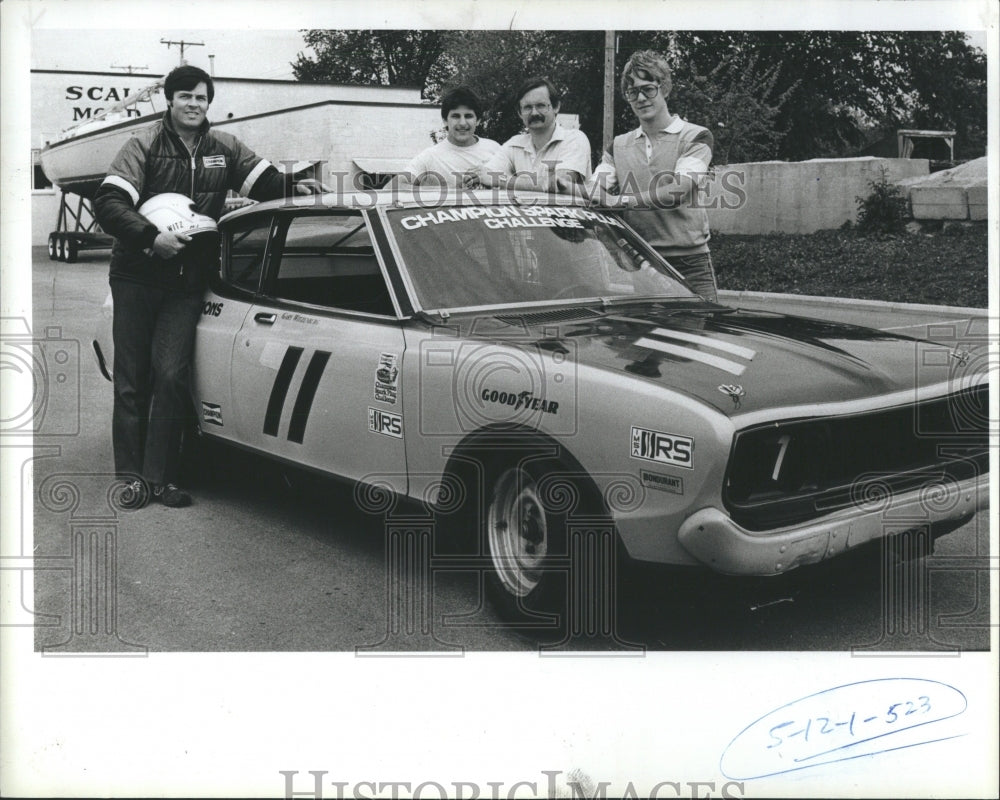 1983 NASCAR Racer Gary Witzenburg With Crew - Historic Images