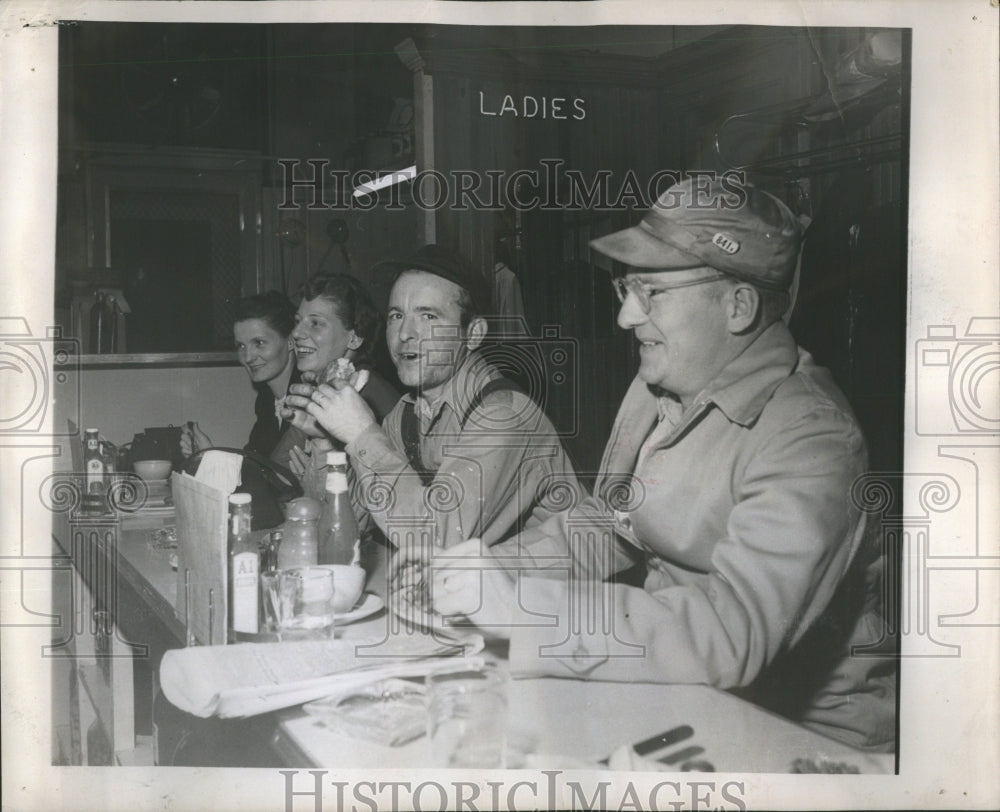 1952 Workers Dine Towns Popular Cafe - Historic Images