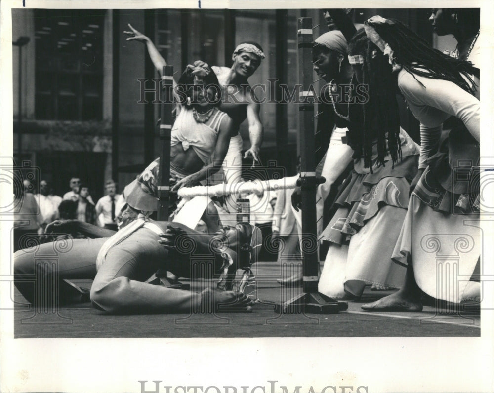 1986 Limbo king Alfred Baker Soft Drink - Historic Images