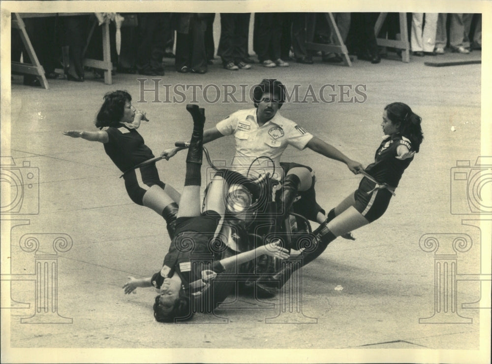 1980 Acrobacias Hundos - Historic Images