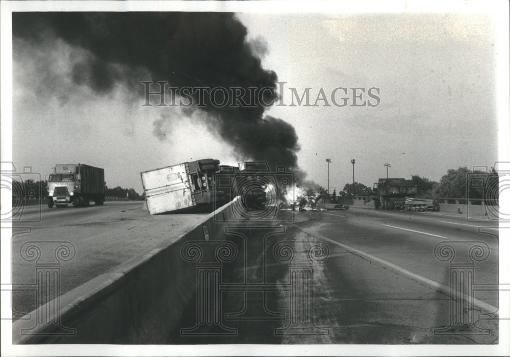 1980 Truck Accident Chicago Area - Historic Images