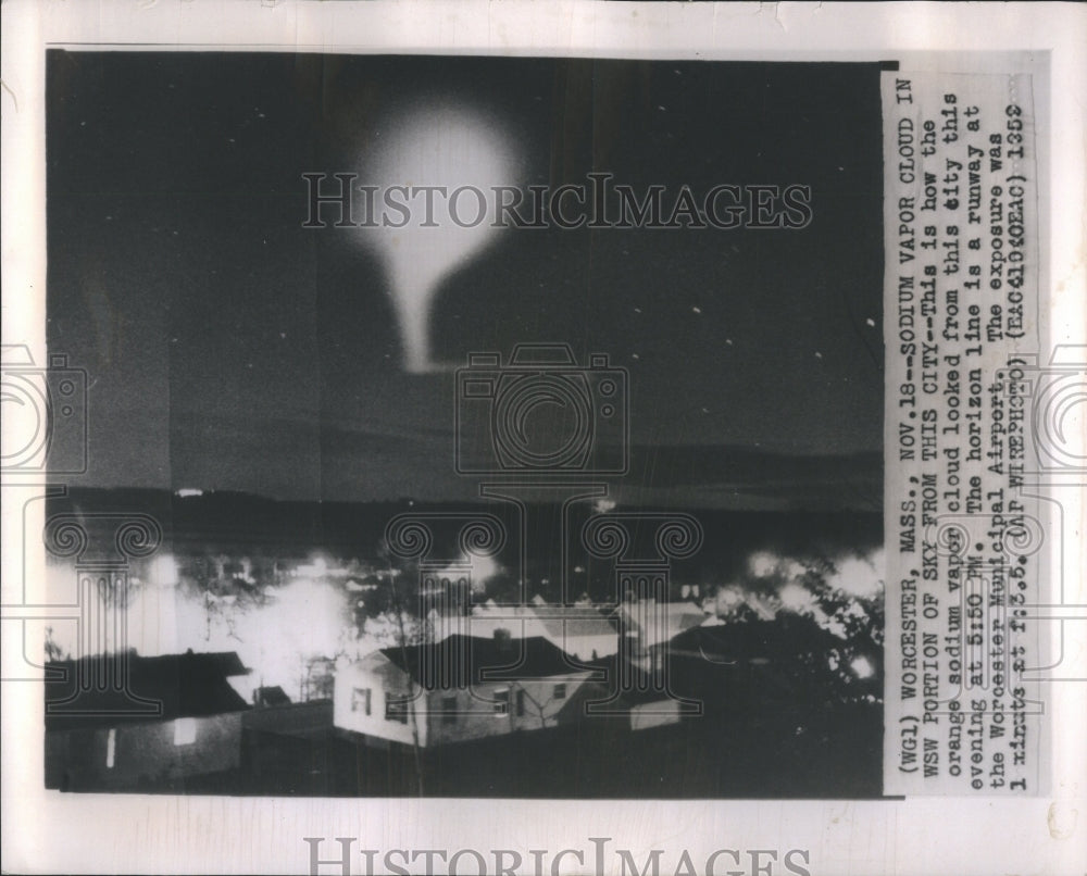 1952 Sodium Vapor Cloud - Historic Images