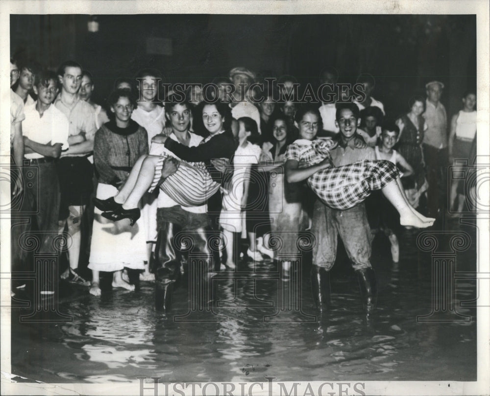 1936 Press Photo Flooded street at 21st and Rockwell Ave. - Historic Images