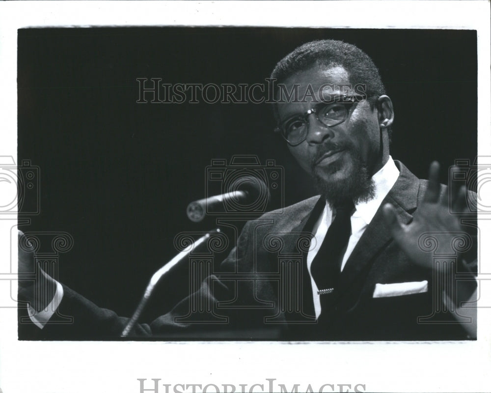 1991 Press Photo Duane Shepard Actor Microphone Glasses - Historic Images