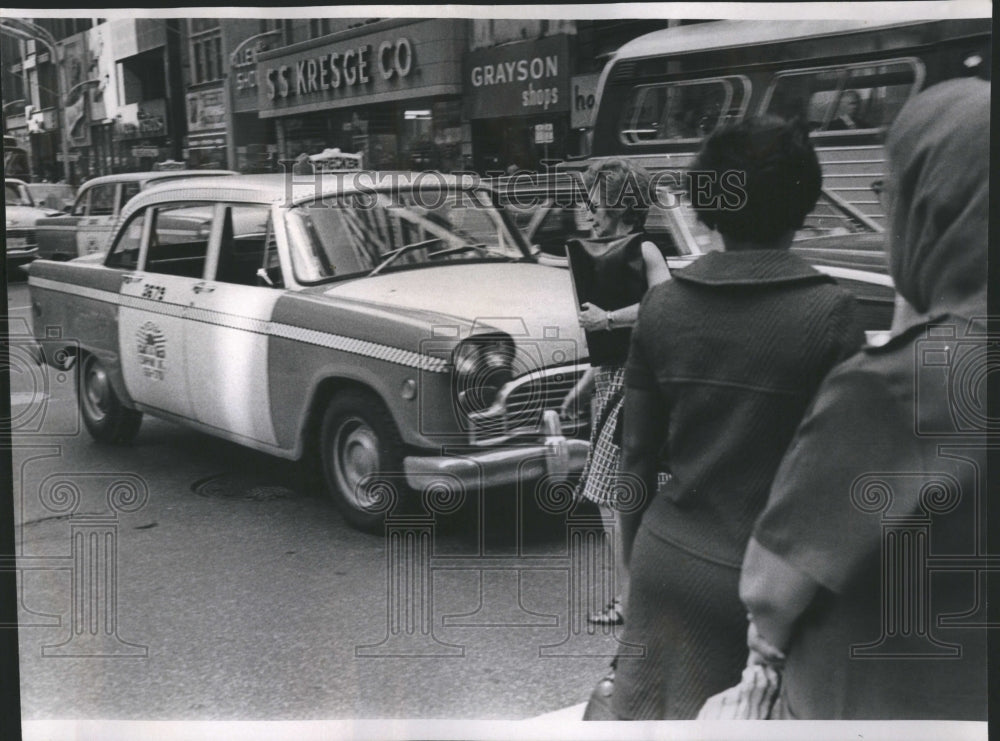1971 People Caught Jaywalking Stour Act Car - Historic Images