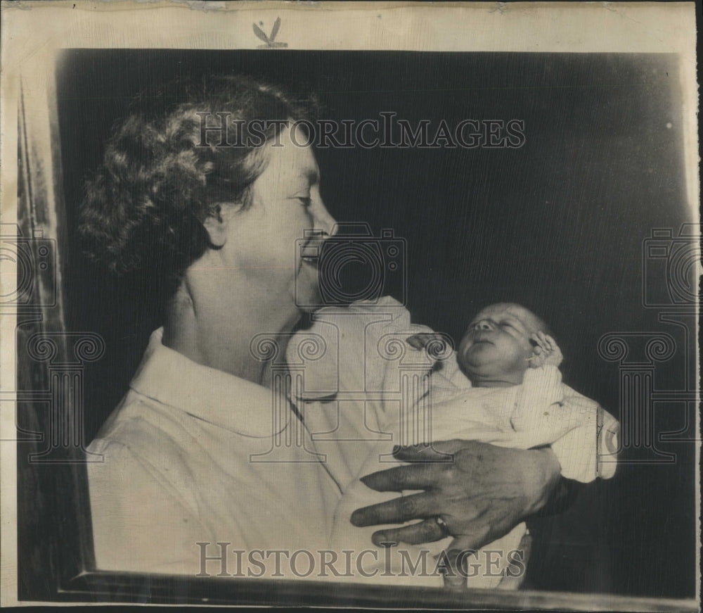 1950 Baby Girl MrsFrank Kriskowski Hospital - Historic Images
