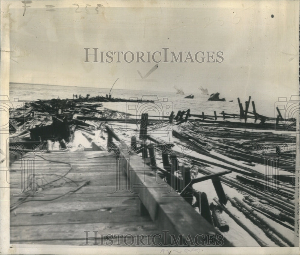 1941 Munitions Ships Metal Sticking Suisan - Historic Images