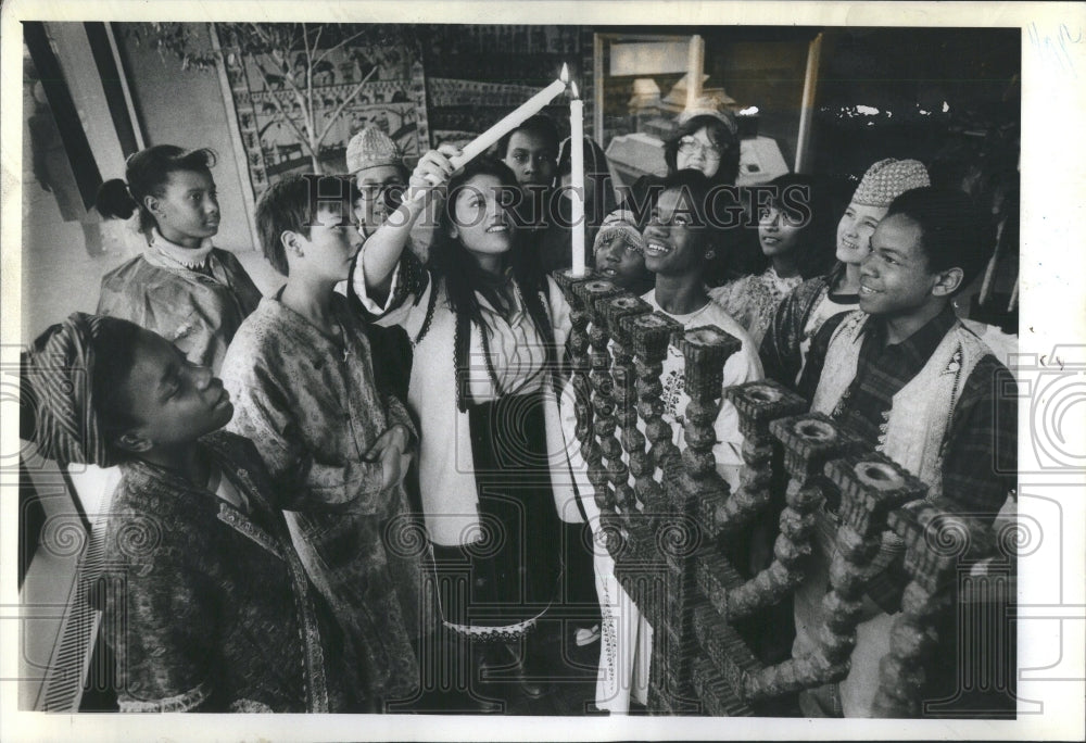 1981 Jews Holiday Children Traditonal Cloth - Historic Images