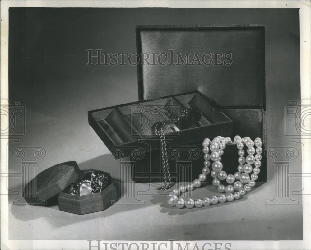 1961 Jewelry - Historic Images