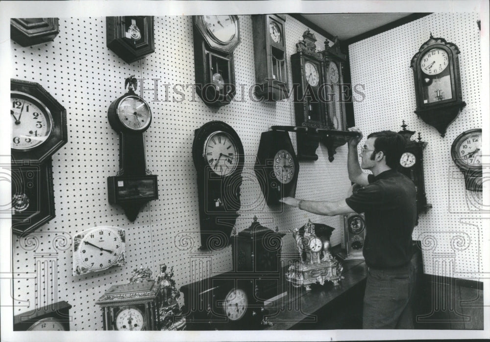 1977 Crestwood Clock Laningo Karen Cuckoo - Historic Images