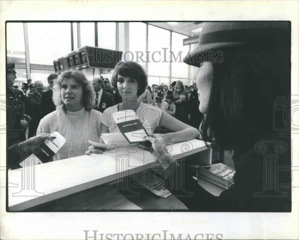 1981 OHare Air Port America California - Historic Images