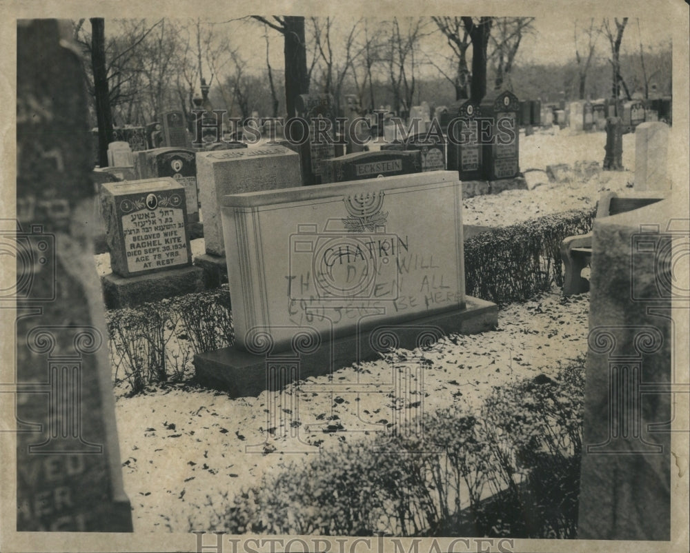 1960 Press Photo Tomboston Desecrated Bars Chief Joseph - Historic Images