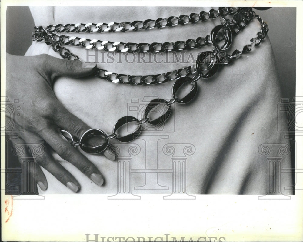 1986 Jewellery Rings Necklaces Bracelets - Historic Images