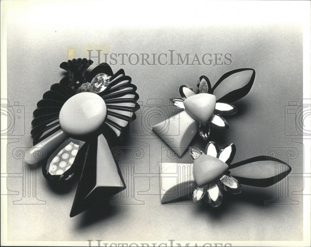 1987 Onyx Ivory Rhinestone Pin Matching - Historic Images