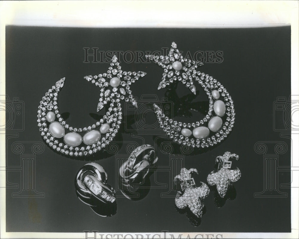 1986 Butler Wilson Rhinestone Star Earrings - Historic Images