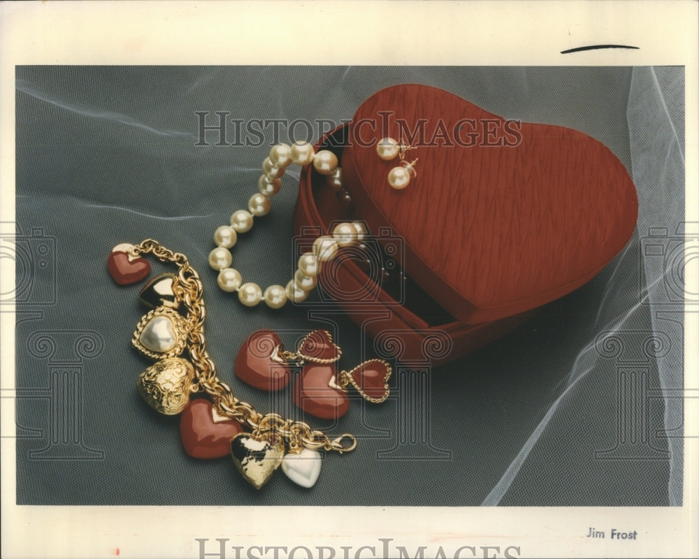 1993 Jewellery - Historic Images